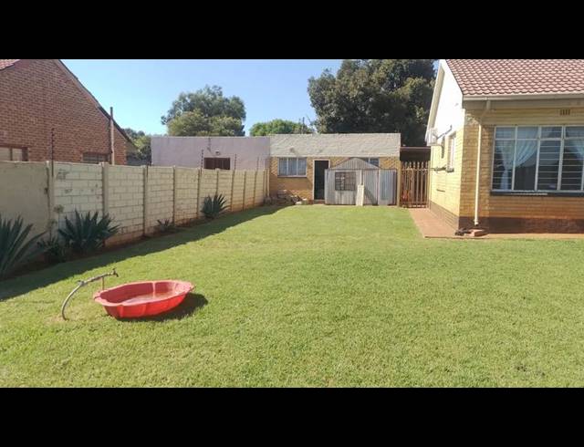 3 BEDROOM HOUSE FOR SALE IN HELIKONPARK